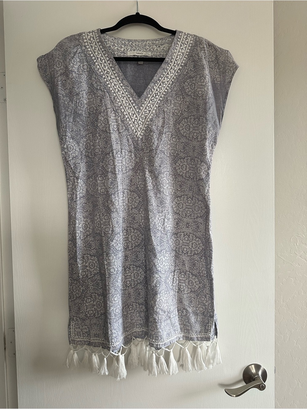 Subtle Luxury Light Gray V-Neck Floral Embroidered Tassel Tunic Cover-Up